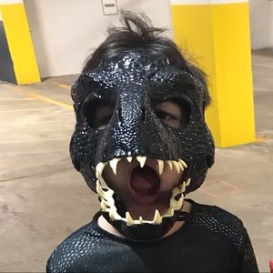 Jurassic World Fallen Kingdom Indoraptor moveable jaw mask.
